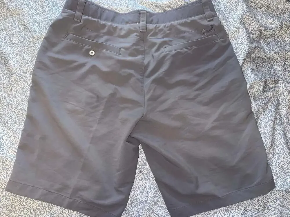 Under Armour HeatGear Loose Gray Golf Shorts Size 34